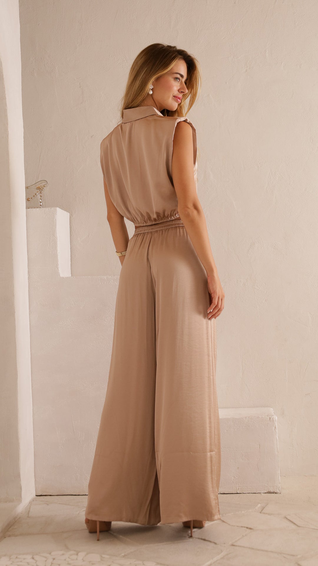 rear view image 1 of Elina Set