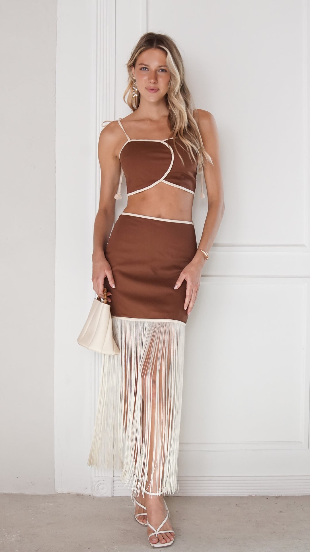 front view image 3 of Varon Set