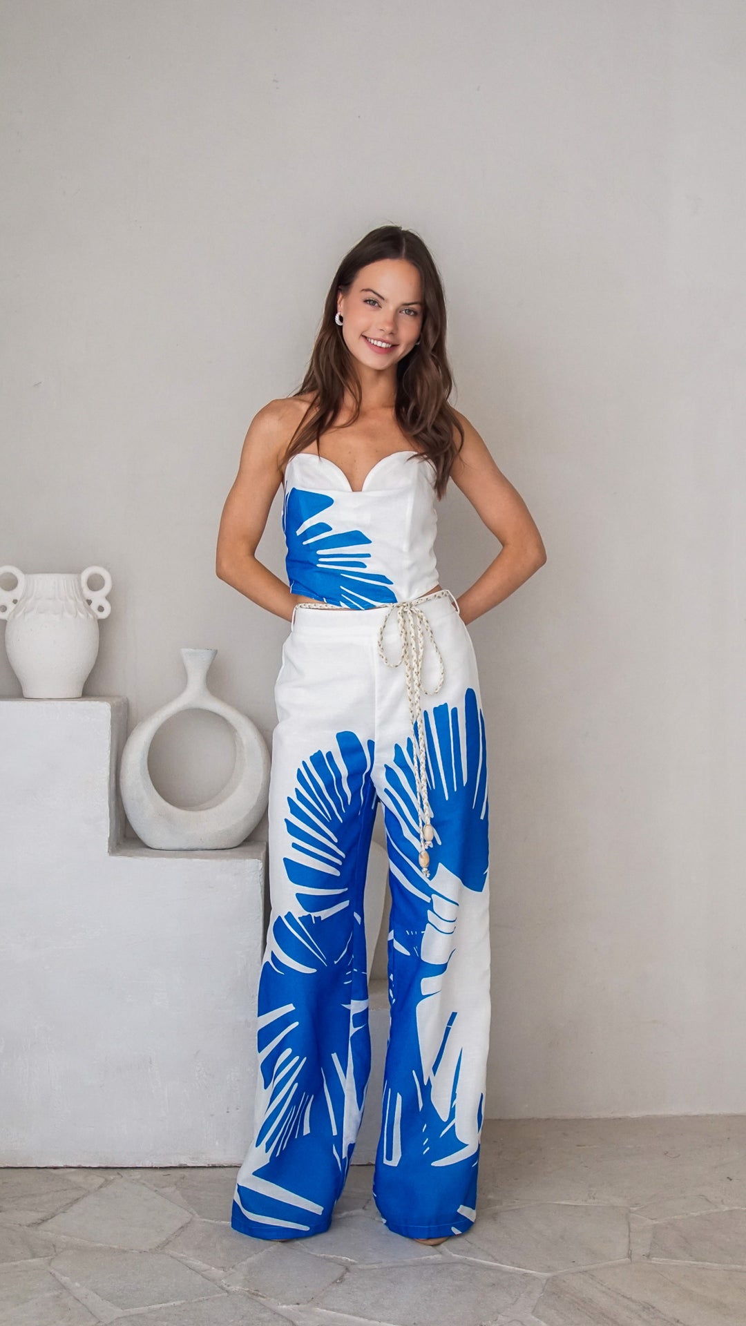 front view image 2 of Valen Set