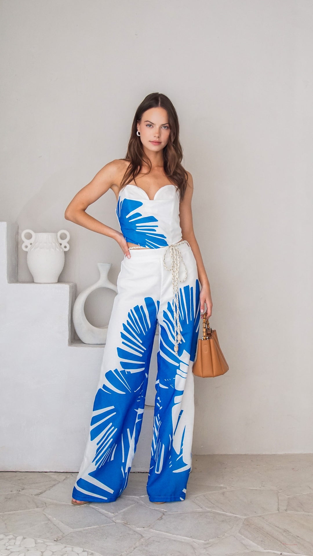 front view image 3 of Valen Set