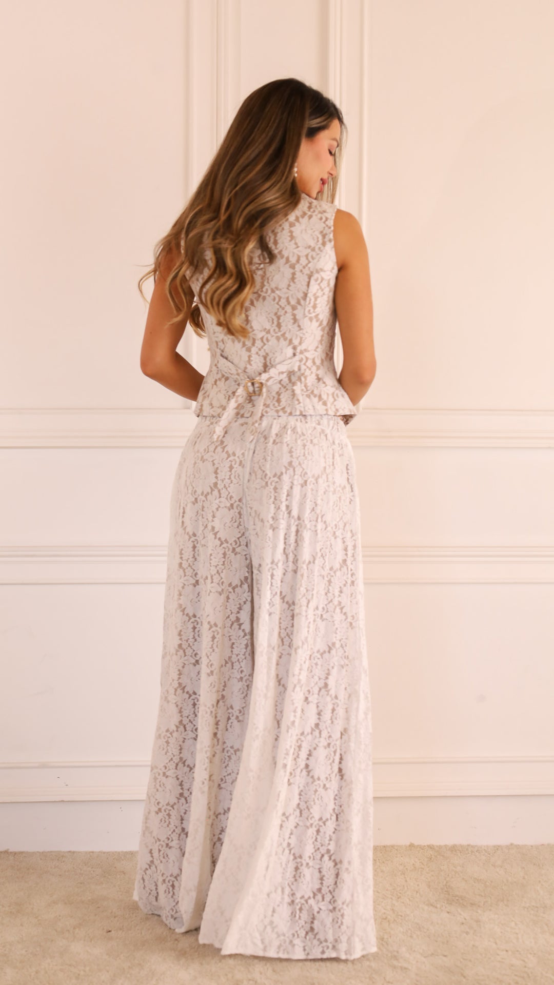 rear view image 1 of Erine Set