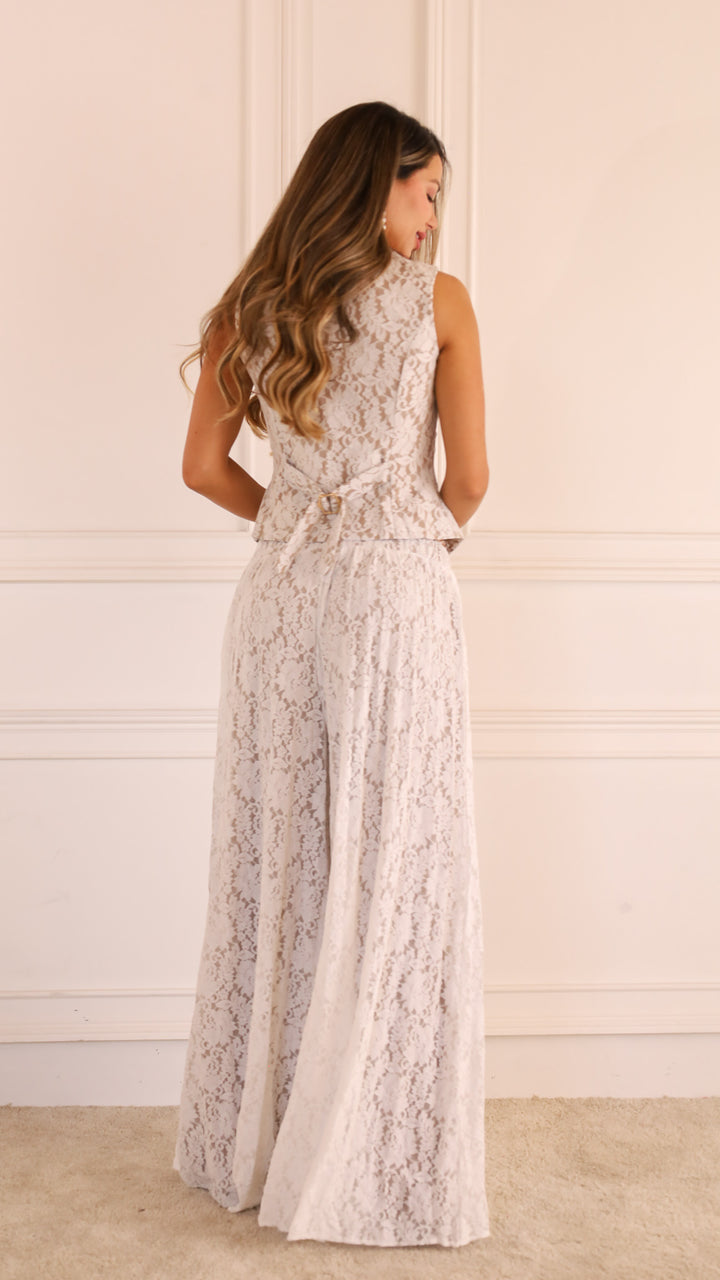 rear view image 1 of Erine Set