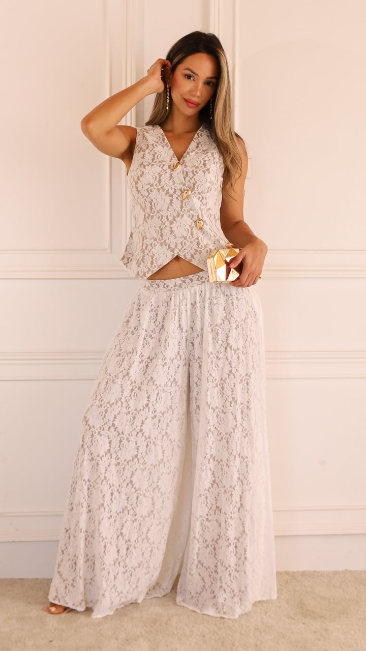 front view image 3 of Erine Set