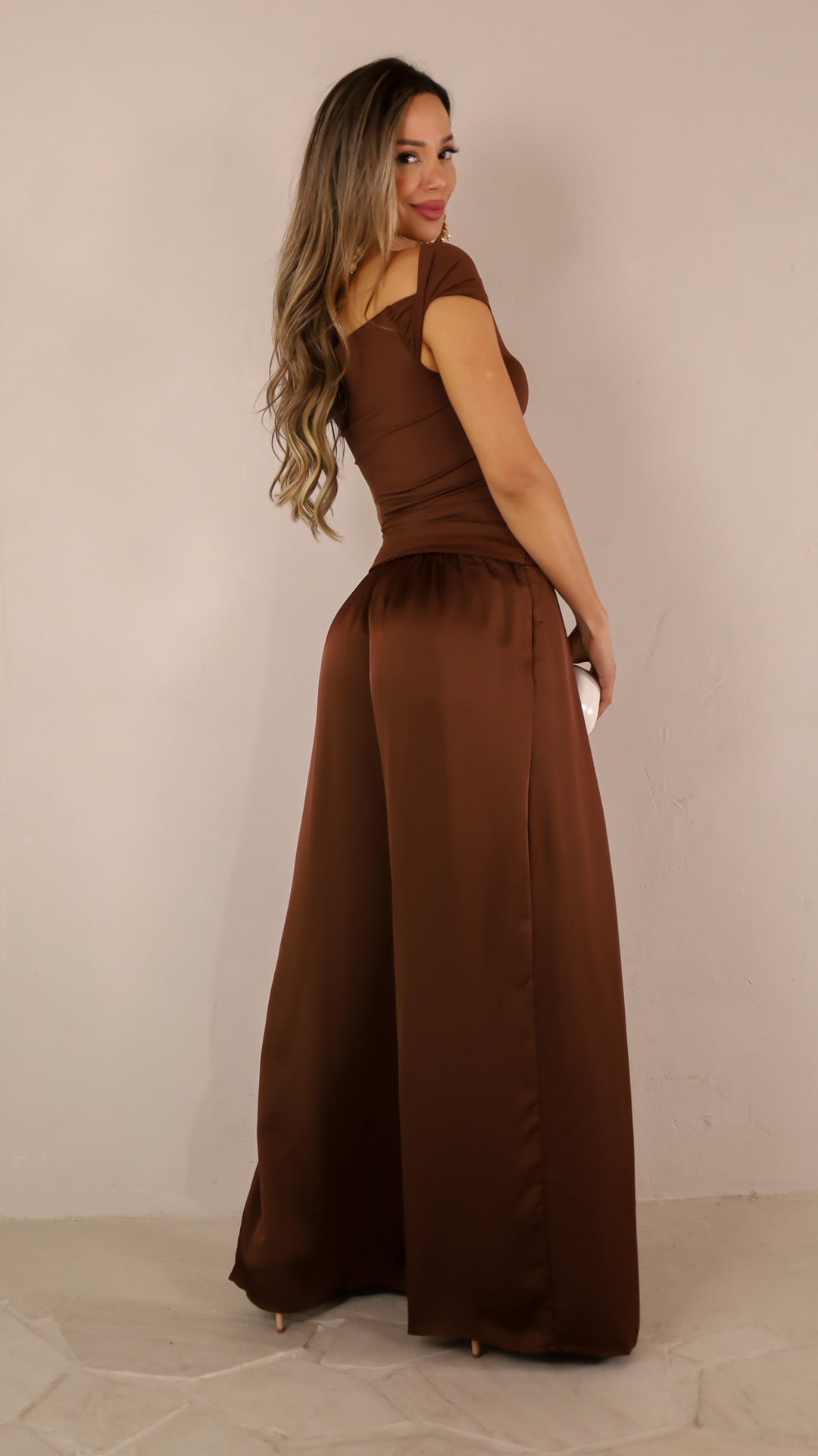 rear view image 1 of Rallie Panta