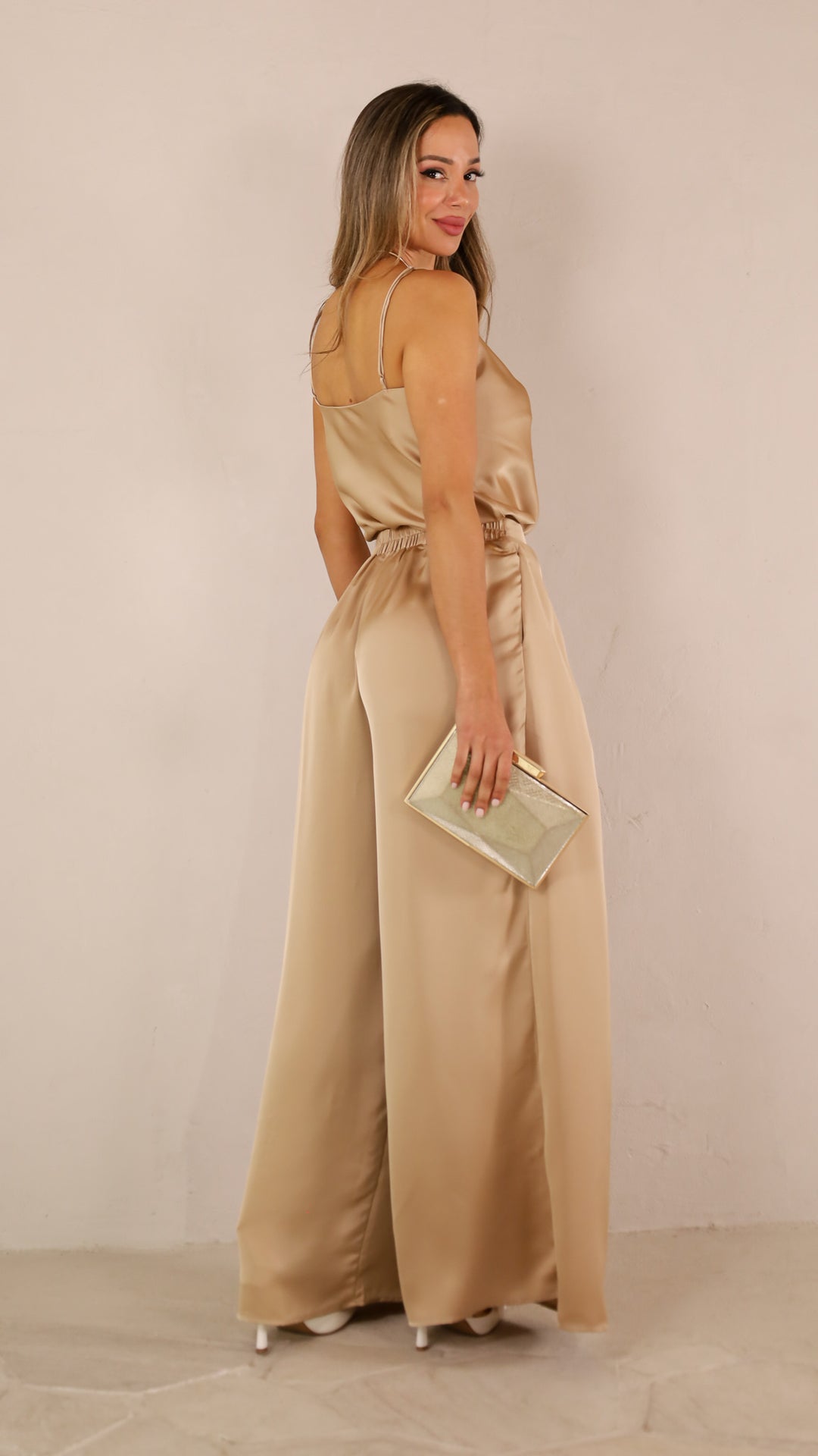 rear view image 1 of Rallie Panta