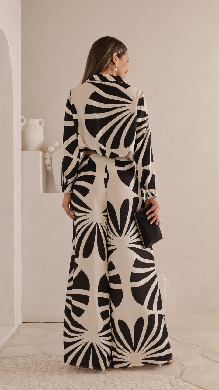 rear view image 1 of Frida Set