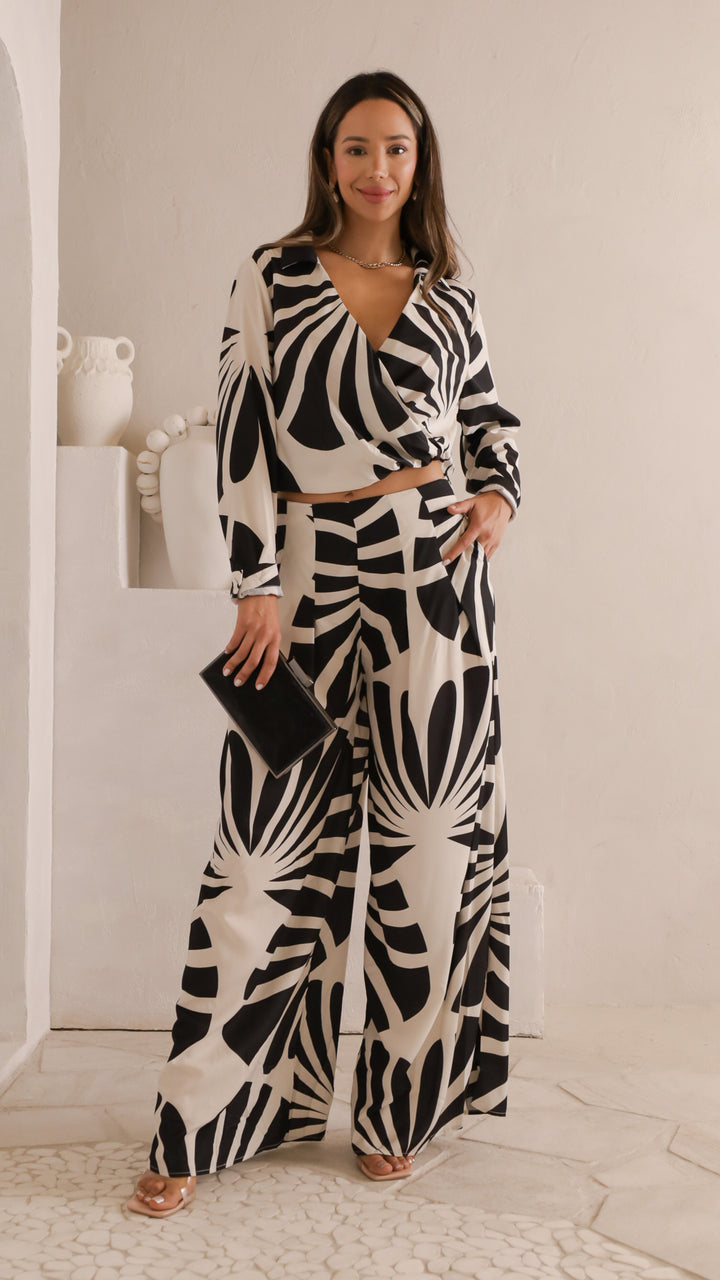 front view image 2 of Frida Set