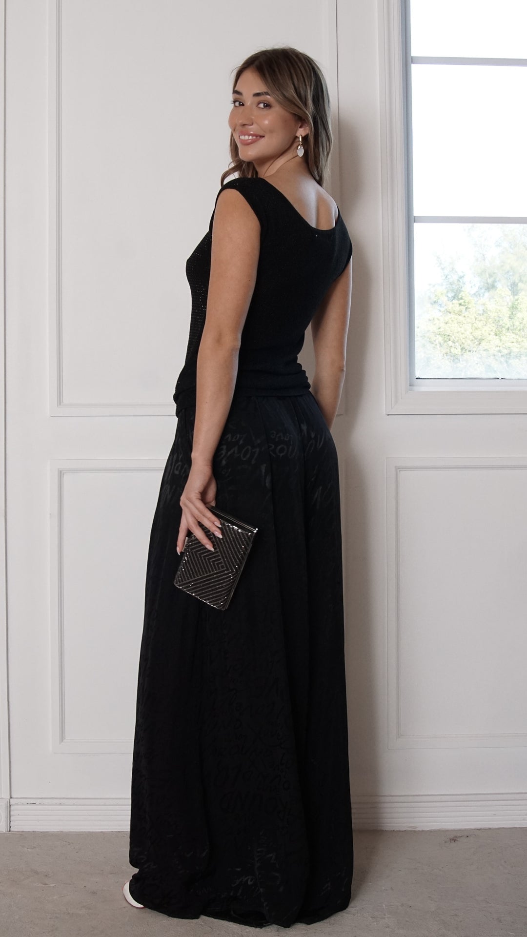 rear view image 1 of Endriana Top