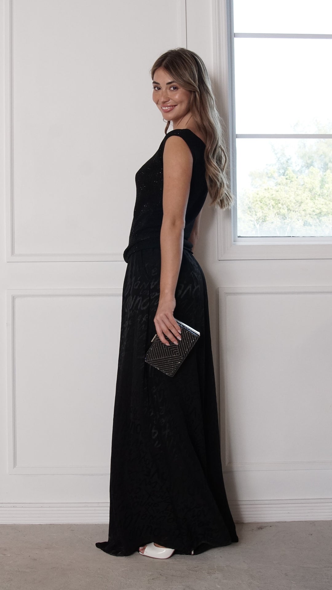 side view image 2 of Endriana Top