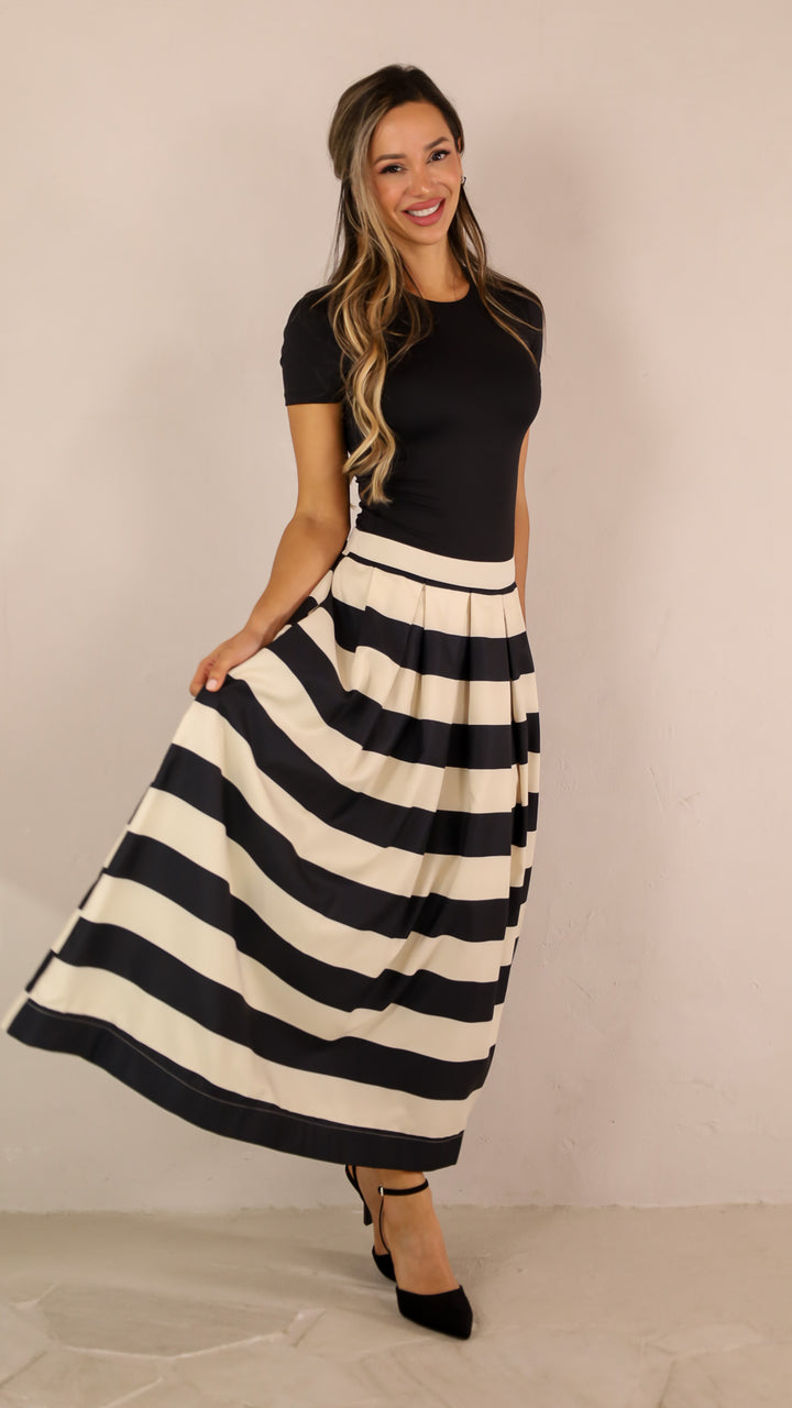 side view image 1 of Camina Skirt
