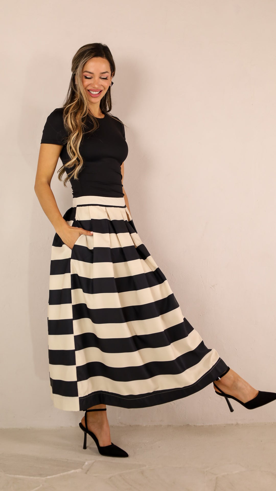 side view image 2 of Camina Skirt