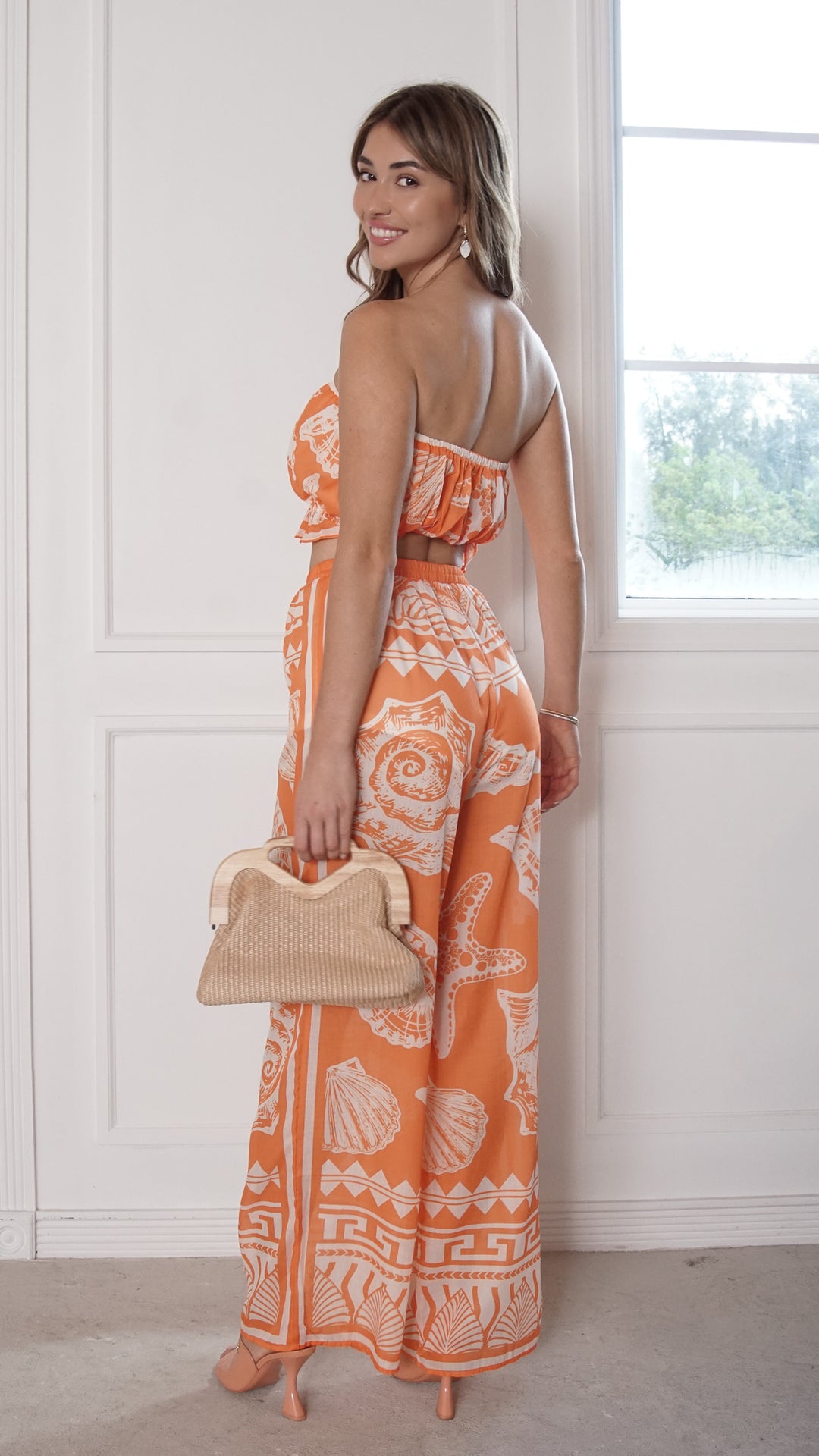 rear view image 2 of Farina Set