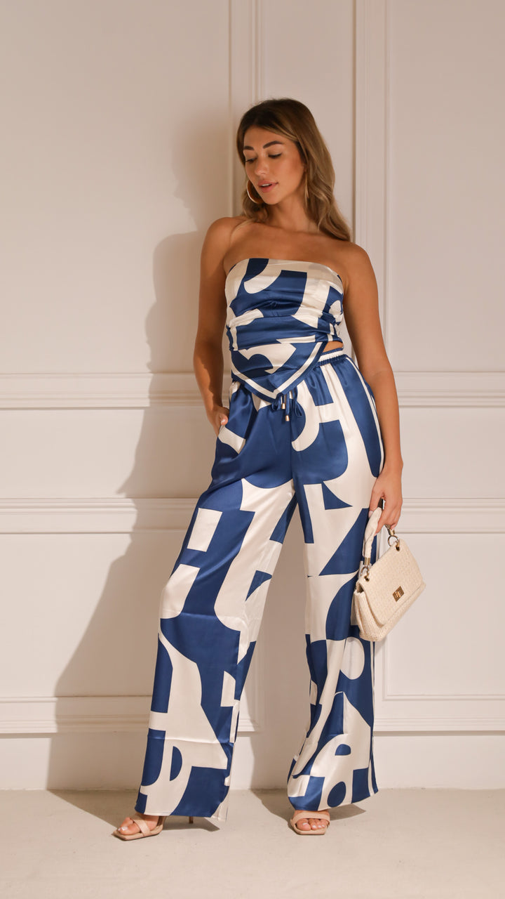 front view image 3 of Ami Set