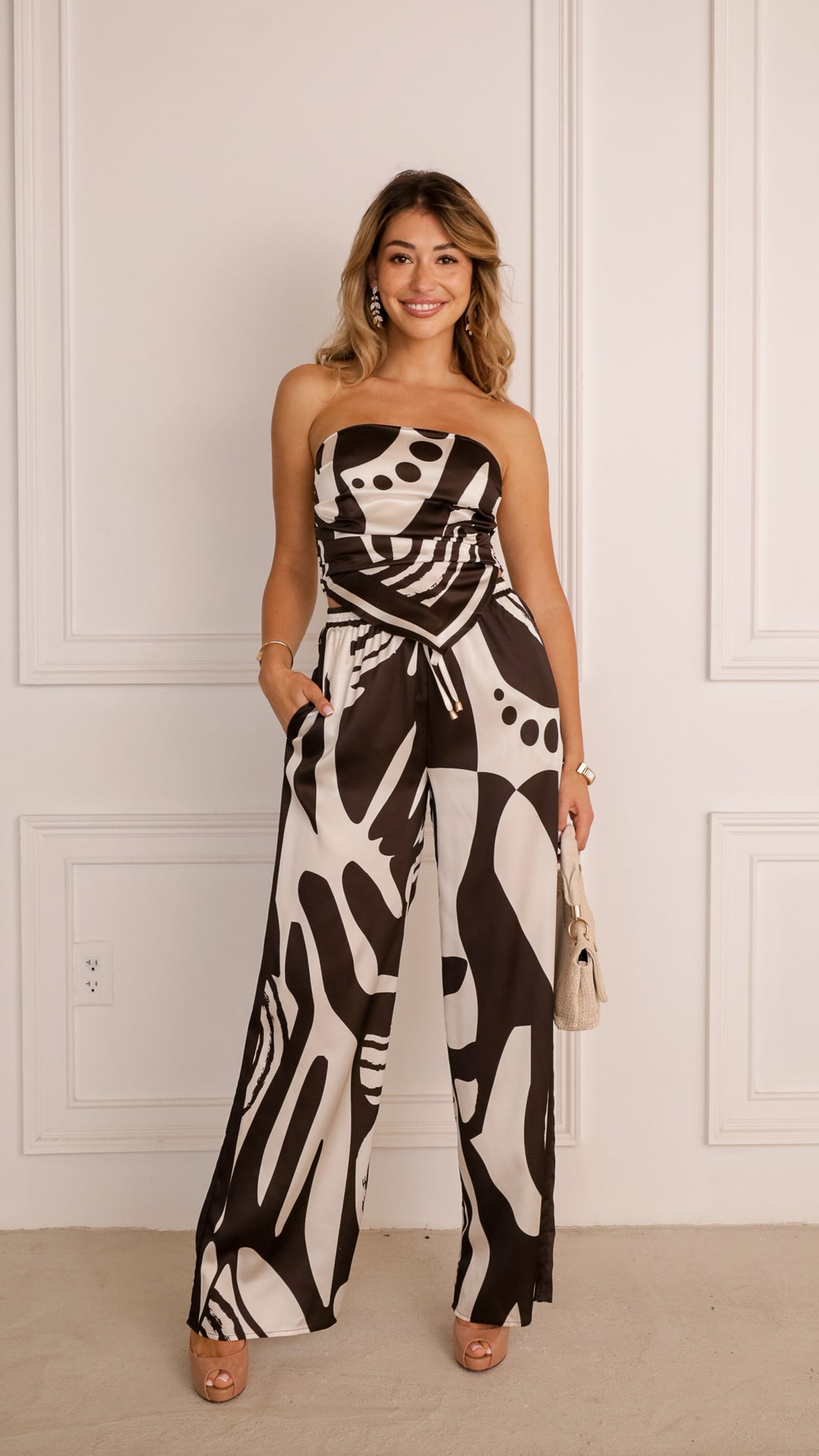 front view image 4 of Taylir Set