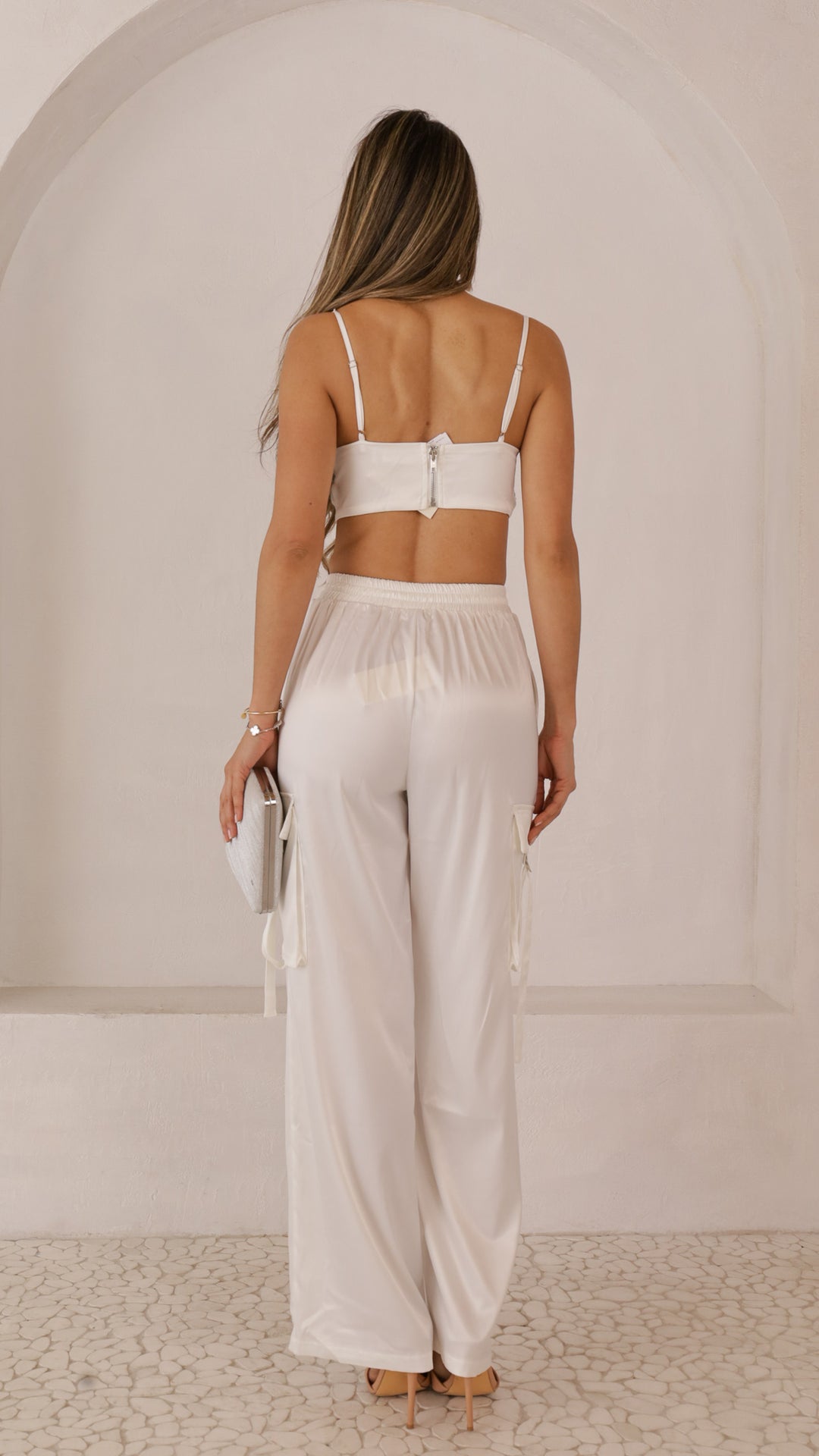 rear view image 2 of Garah Set