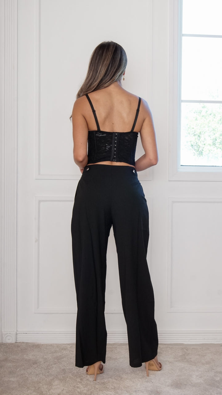 rear view image 1 of Ariella
