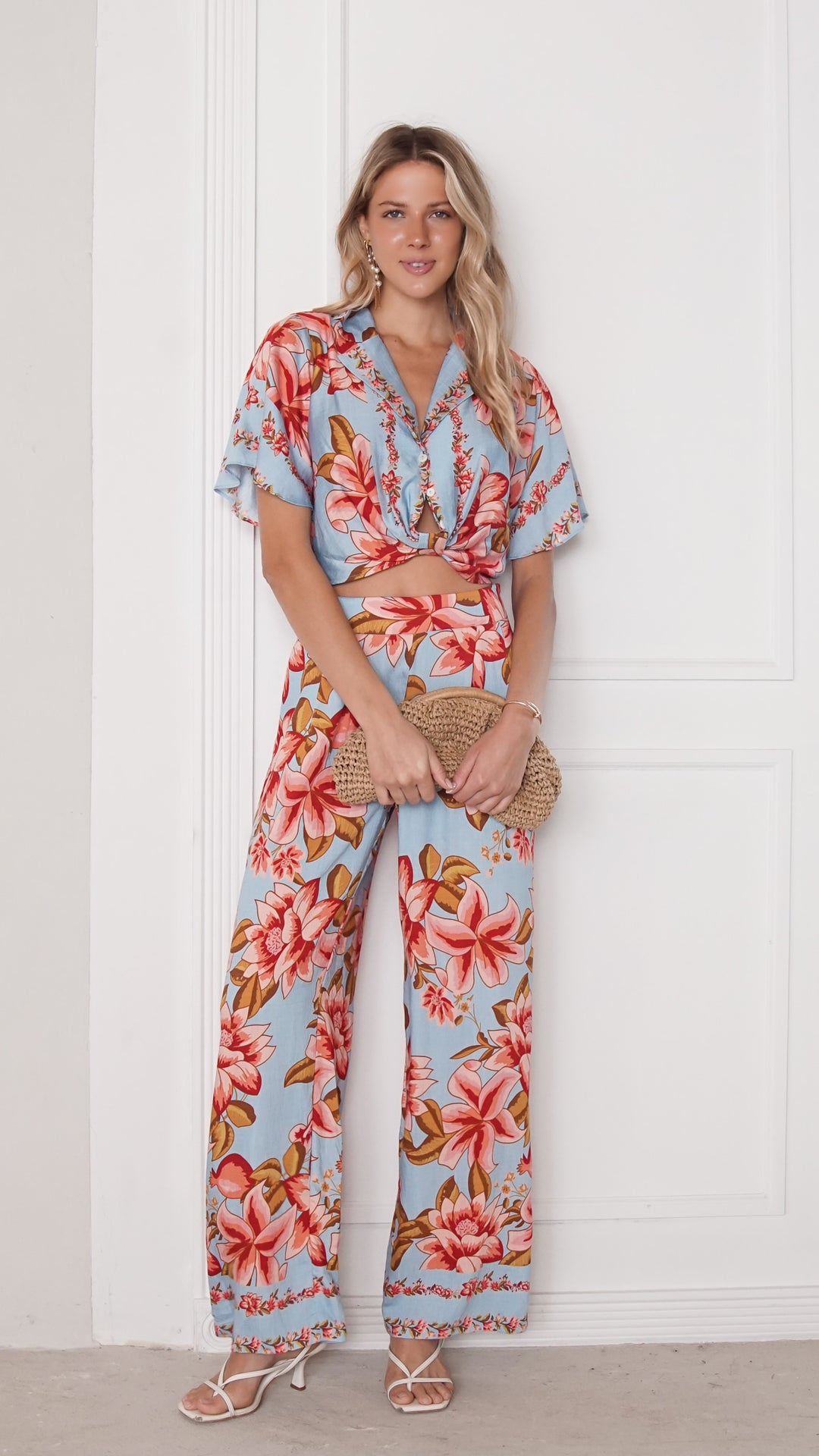 front view image 2 of Lunet Set