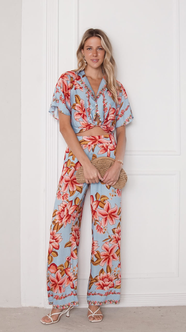 front view image 2 of Lunet Set