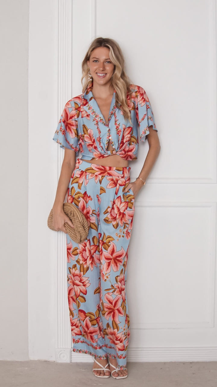 front view image 3 of Lunet Set