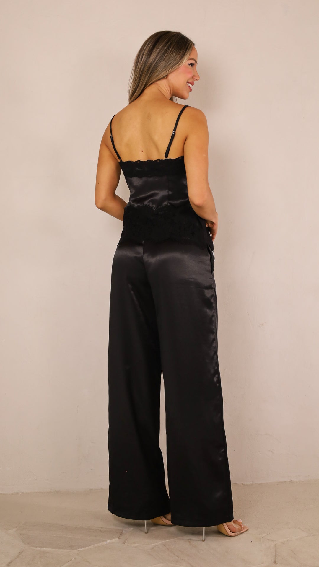 rear view image 1 of Karlina Set