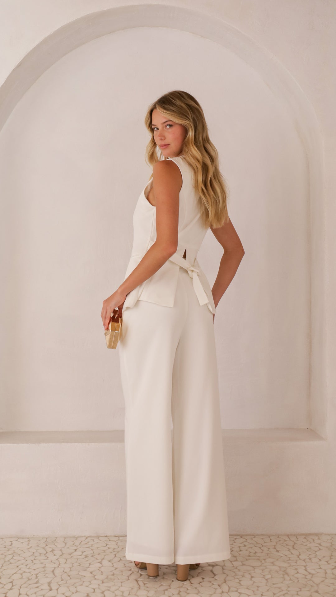 side view image 2 of Elisara Top