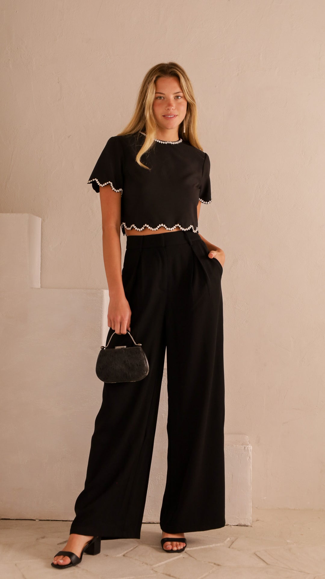 front view image 1 of Aven Top