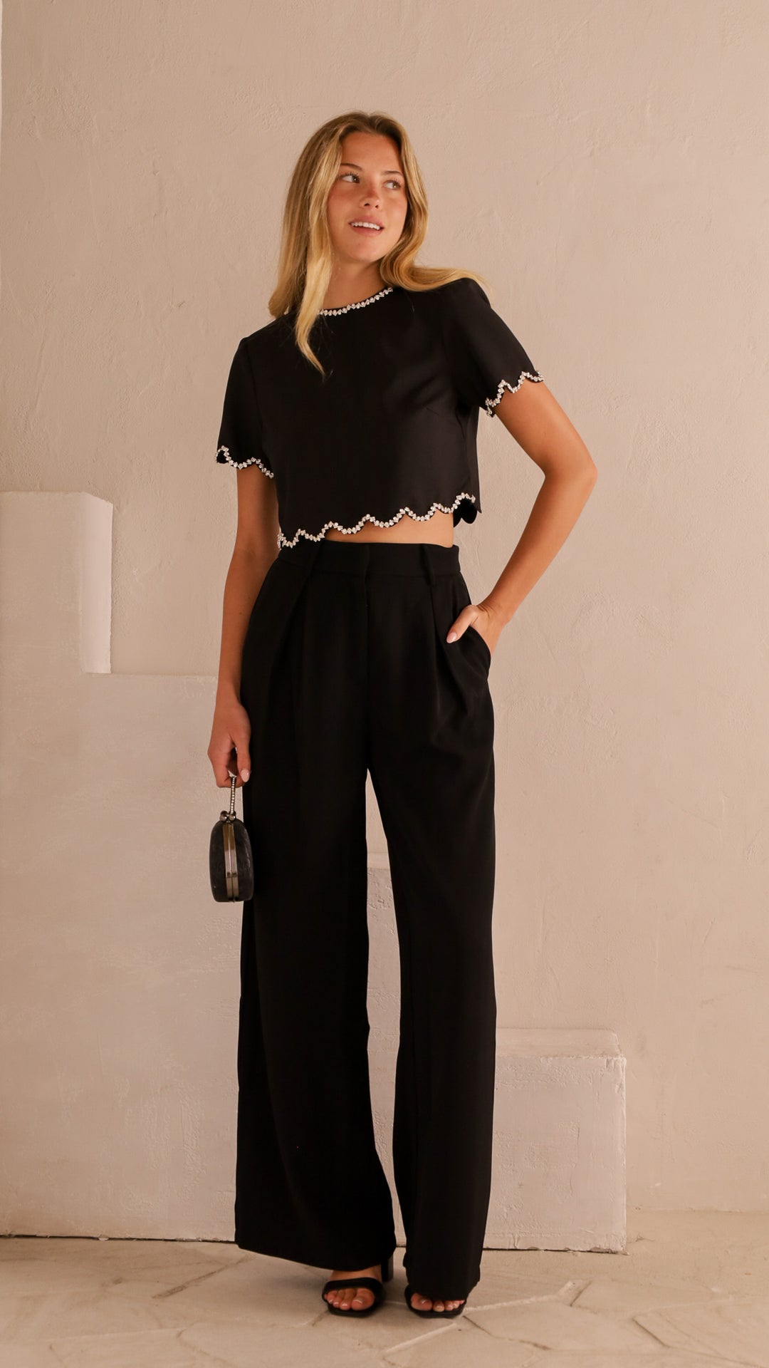 front view image 2 of Aven Top