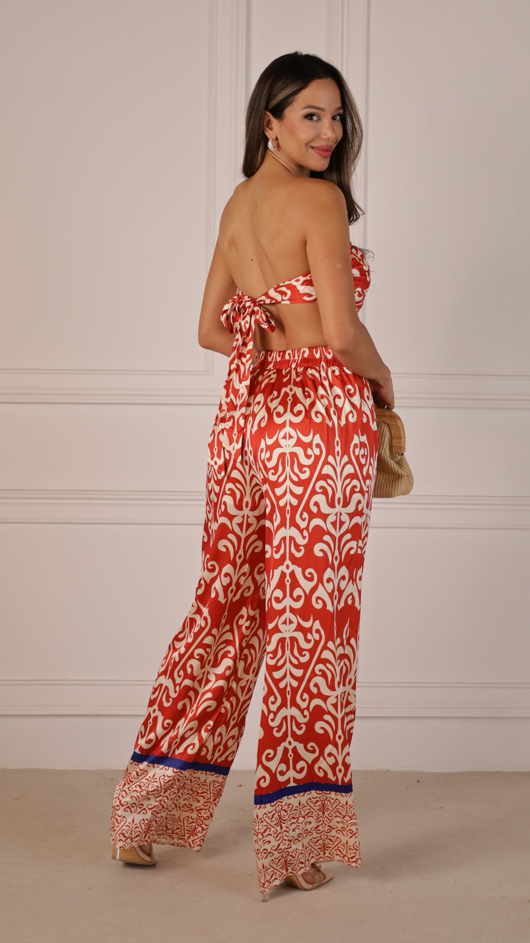 rear view image 13 of Vionna Set