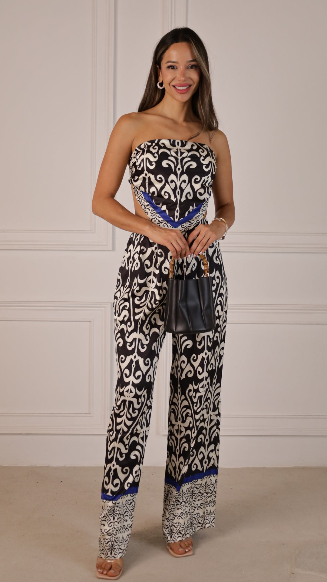 front view image 2 of Vionna Set