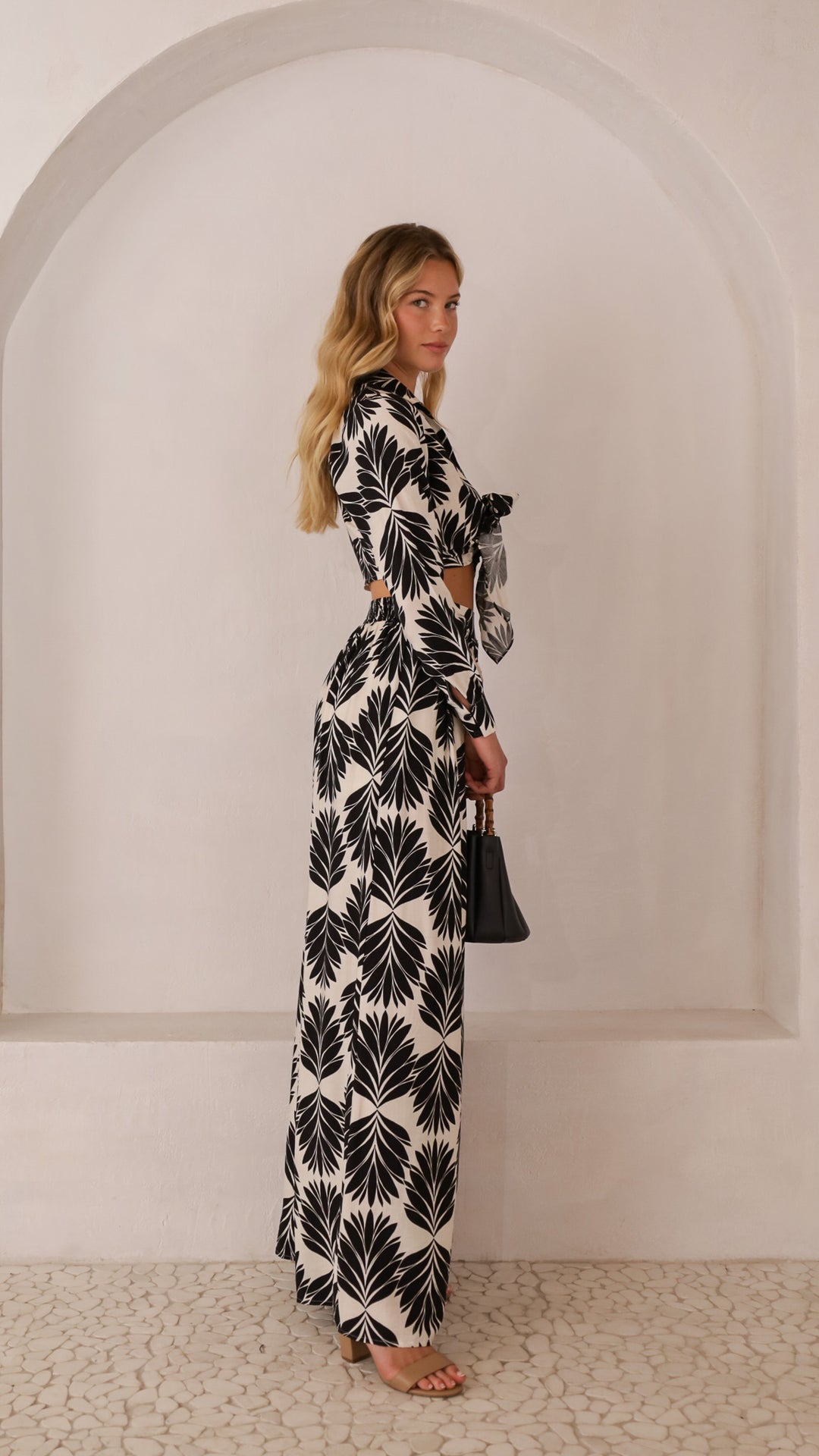 side view image 2 of Amari Set