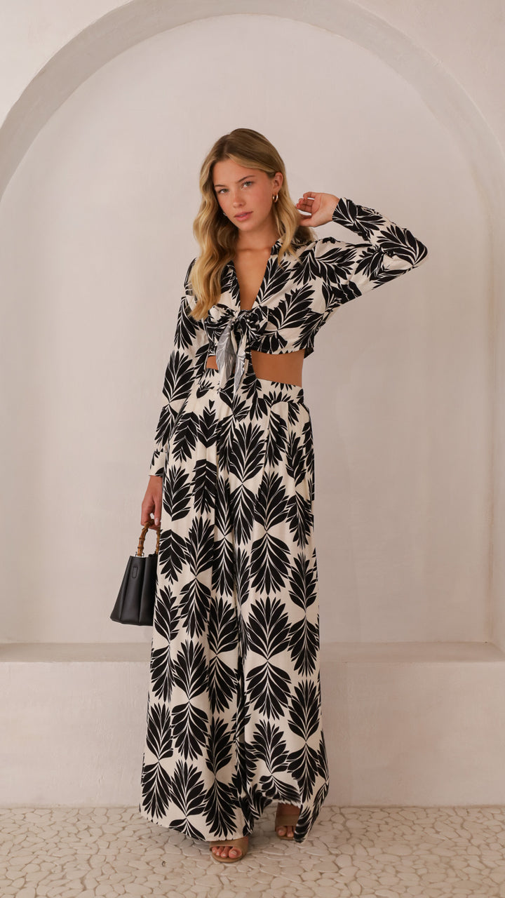 front view image 3 of Amari Set