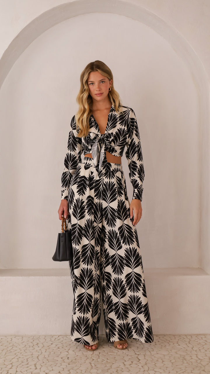 front view image 4 of Amari Set