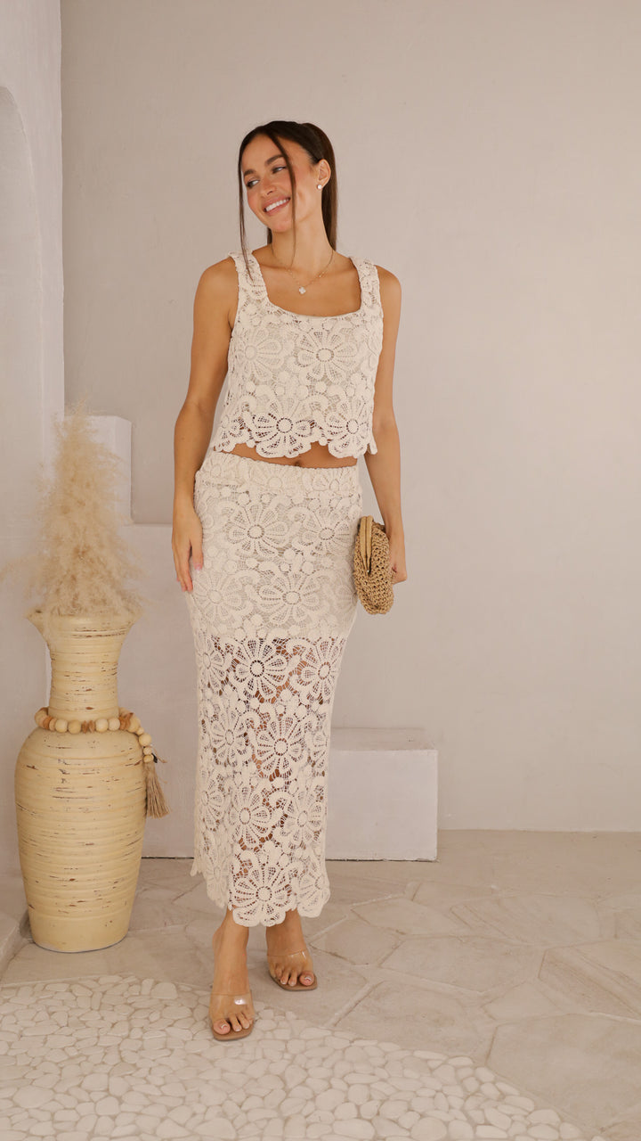 front view image 3 of Chelia Set