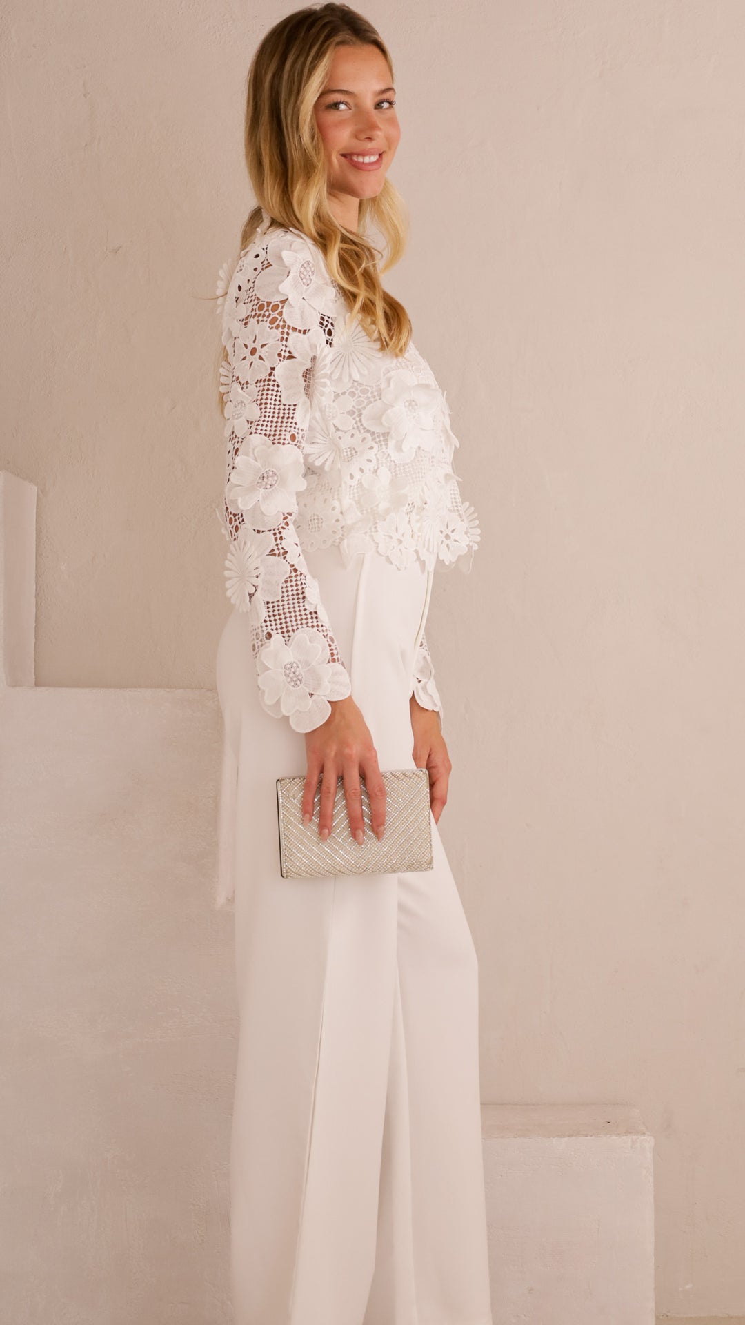 side view image 1 of Aien Top