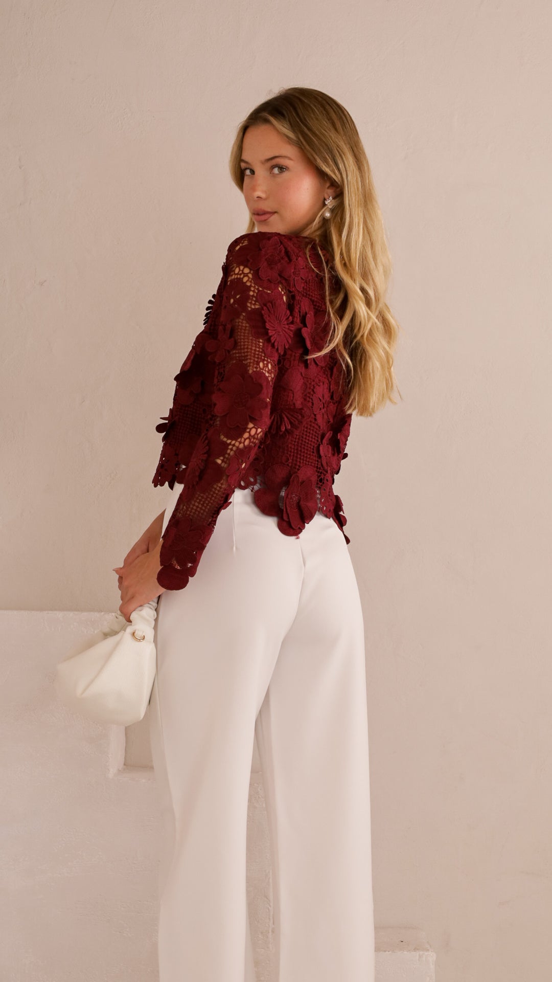 side view image 2 of Aien Top