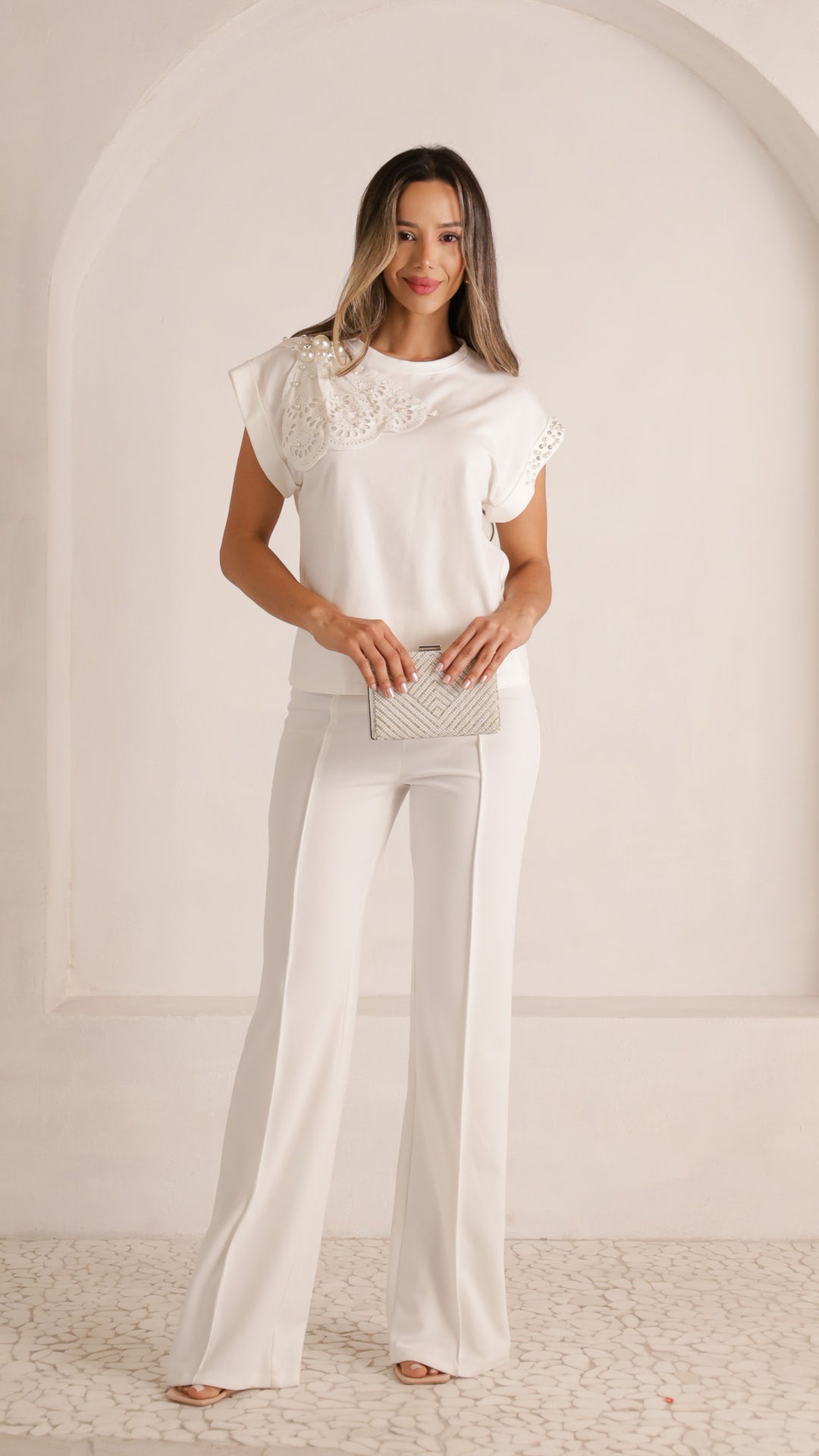 2 image front view_white of Teyra top