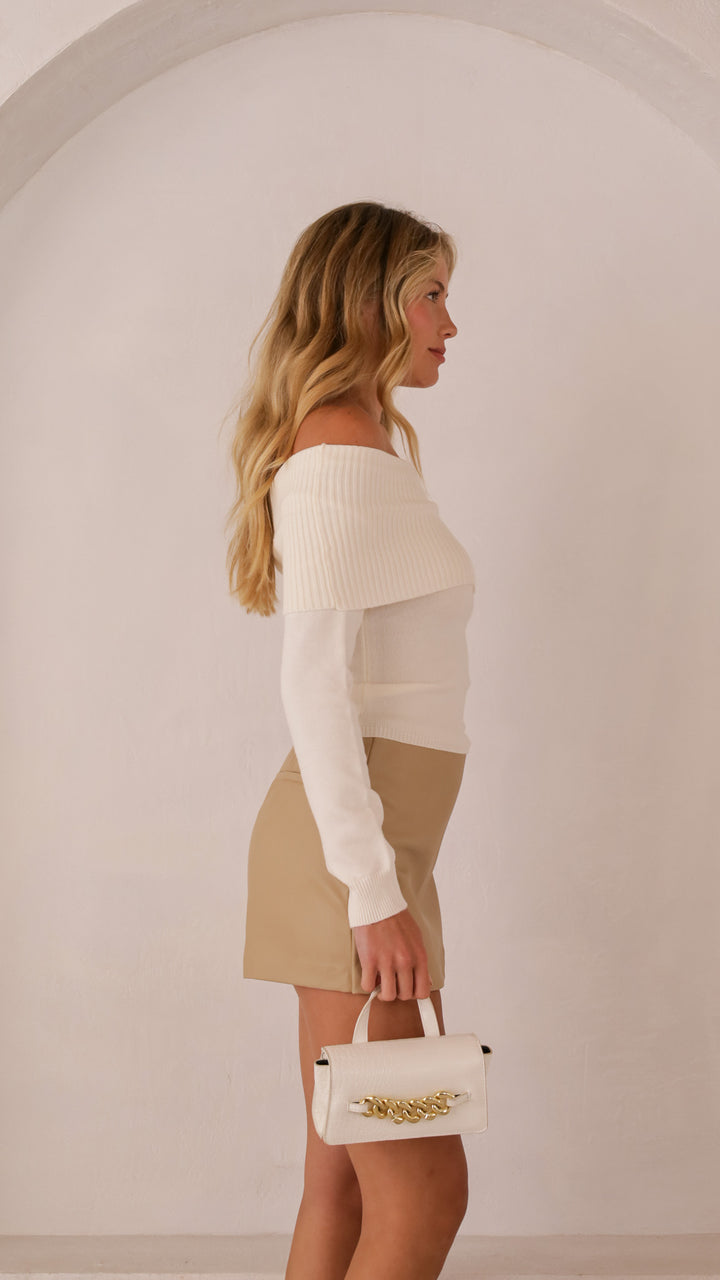 side view image 2 of Kain Top