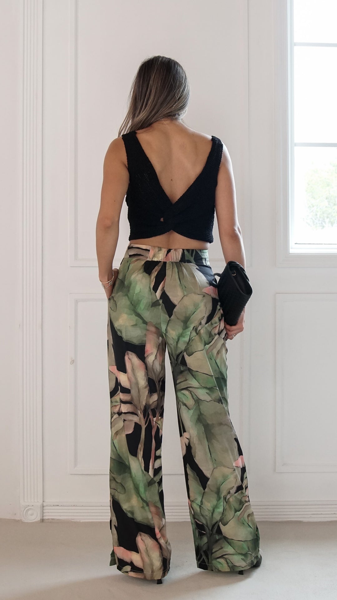 rear view image 1 of Telia Top